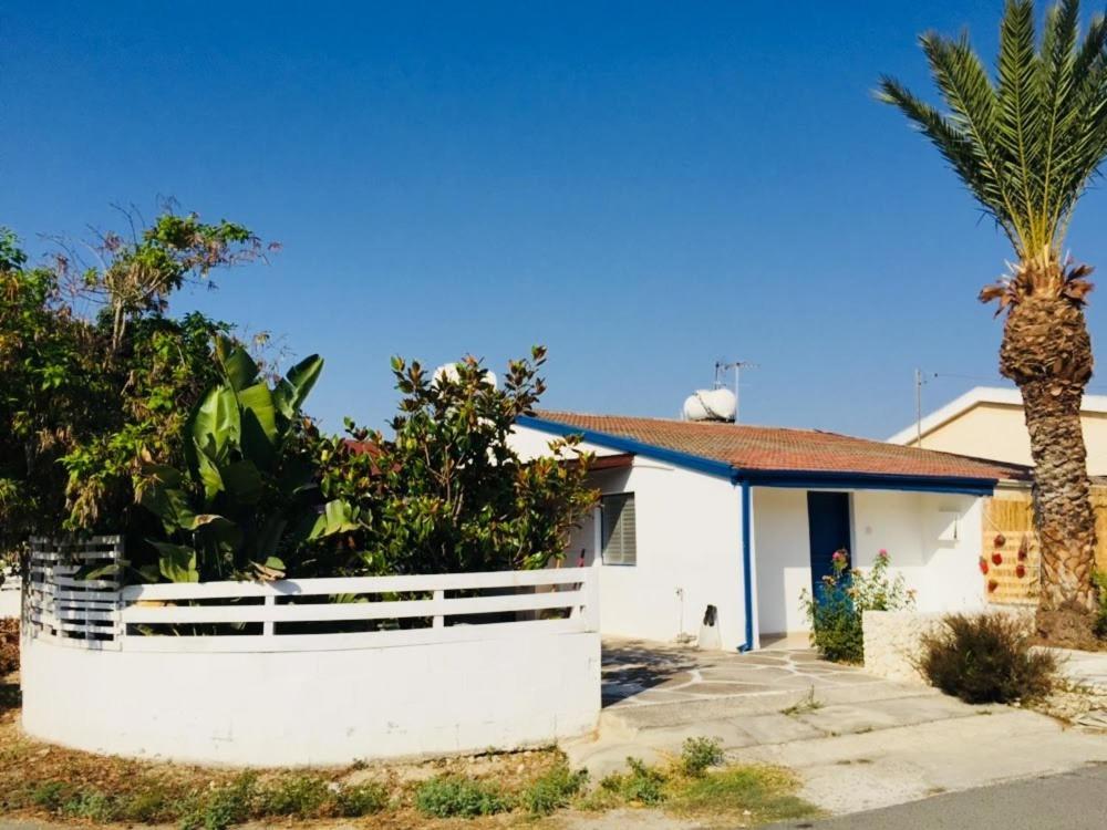 Artist Cottage In Dromolaxia ลาร์นาคา ภายนอก รูปภาพ